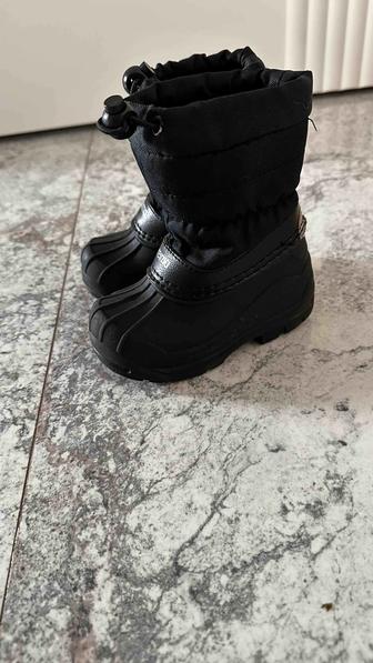 Продам детские сапоги Reima