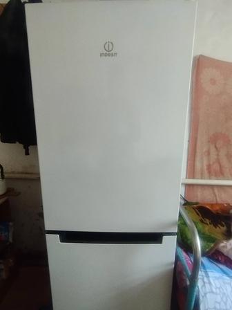 Холодильник indesit df4160w б/у