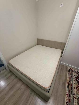 В продаже двуспальная кровать