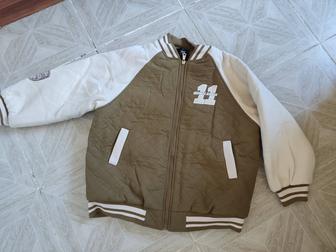 Продам куртку для девочки и мальчику подойдёт