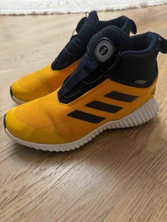 Ботинки adidas на девочку 37 размер