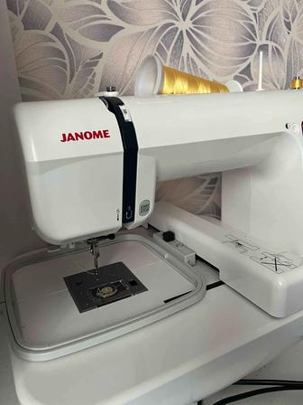 Продам вышивальную машинку