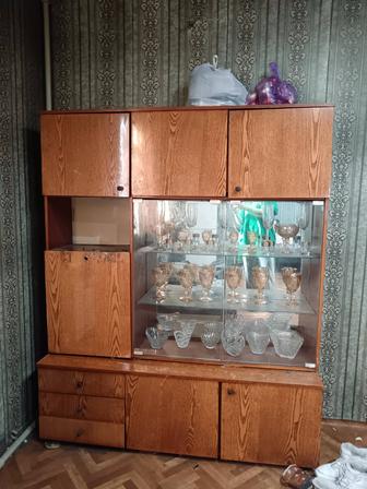 Продам старую стенку/шкаф