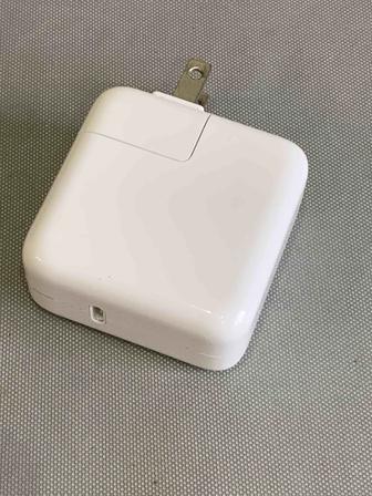 Срочно продам оригинальный зарядник Apple 30W (PD)