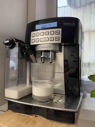 Продам кофемашину Delonghi magnifica S