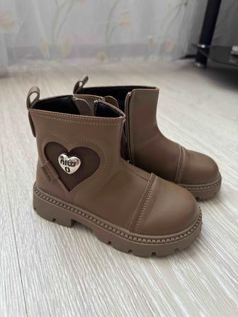 Продам детские ботиночки