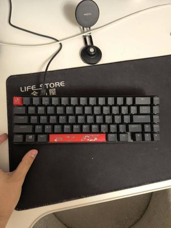 Продаю клавиатуру Hyperx 65%