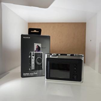 Фотоаппарат моментальной печати Instax mini evo