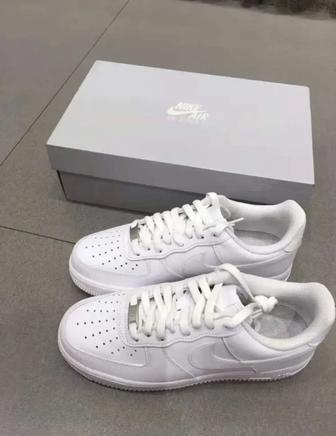 Кроссовки Nike Air Force 1 luxe