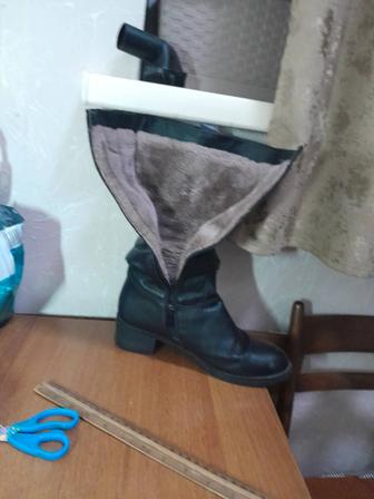 Продам сапоги женские зимние с натуральным мехом с высоким голенищем.