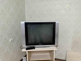 Телевизор и столик