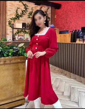 Платье , новое в красном цвете