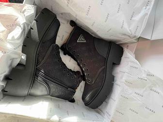 Ботинка женская Guess