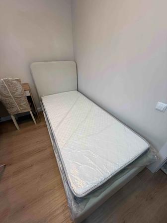 Кровать односпальная с матрасом