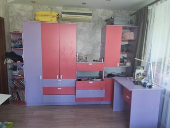 Продам стенку детскую и стол