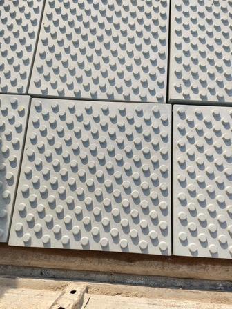 Тактильная плитка бетонная 500х500х50мм Серая