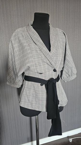 Женский пиджак Zara
Размер S (42-44).
