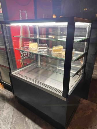 Продам кондитерскую витрину Астана