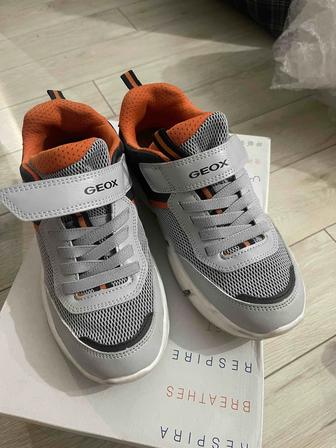 Продам кроссовки Geox