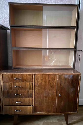 Продам мебель 3 полки настенные, комоды, сервант, стол компьютерный