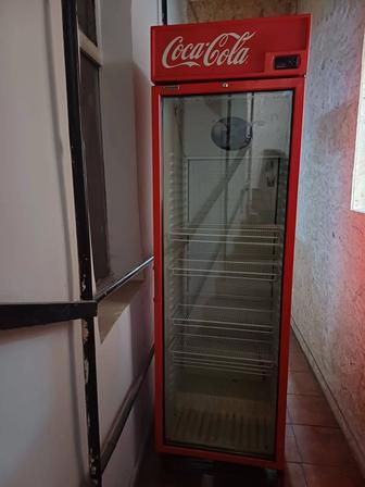 Продам витринный холодильник