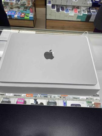 MacBook Apple M3