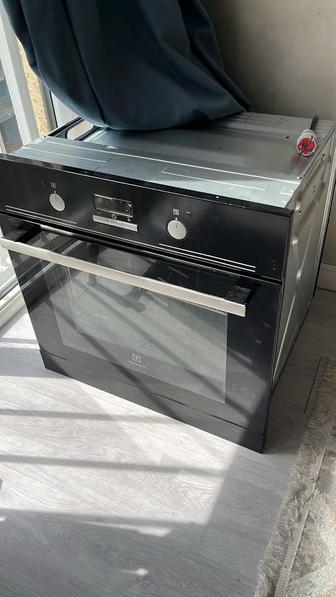 Встраиваемая духовка Electrolux отличное состояние!