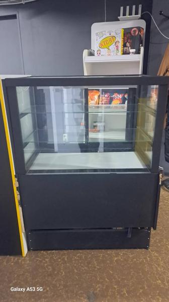 Продам витриный холодильник