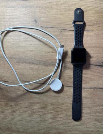 Продам apple watch  4 40mm
часы в хорошем состоянии.