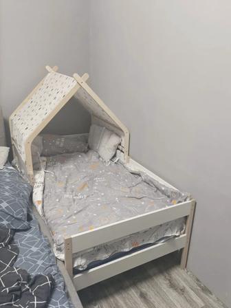 Продам кровать с бортиками