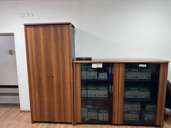 Шкаф. Стол . Стулья. Мебель для офиса