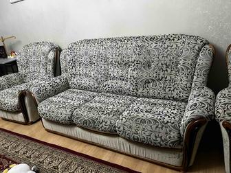 Продам диван с креслами