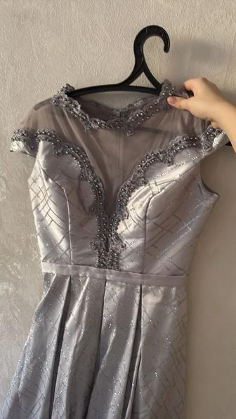 Сияющее платье M размер