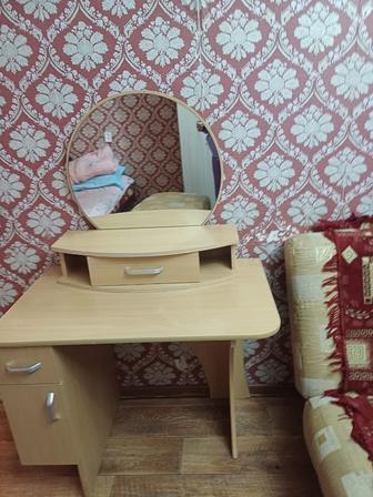 Продам туалетный столик с зеркалом