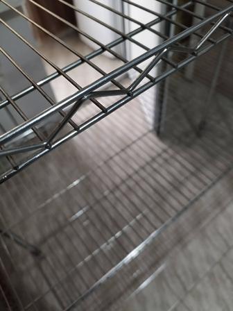 Металлический стеллаж, нержавейка, хромированный.