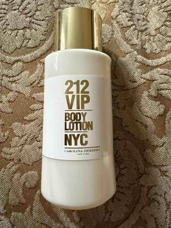 Лосьон для тела Carolina Herrera 212 VIP для женщин.