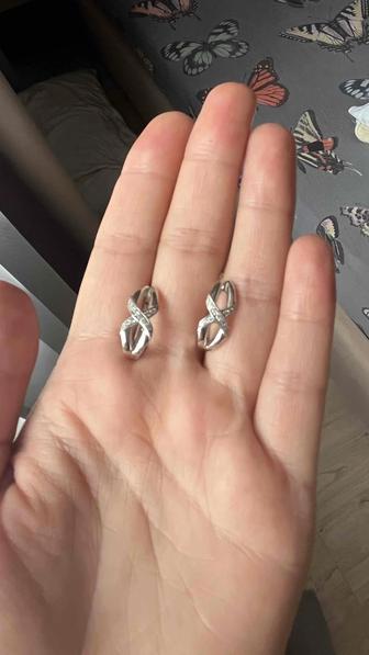 Продам серьги белое золото