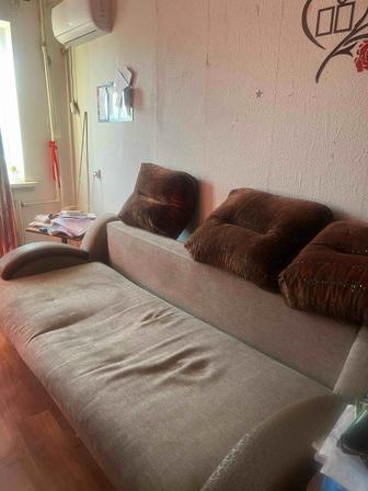 Отдам бесплатно диван без подушек