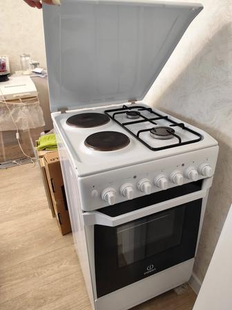 Продам комбинированную плиту INDESIT(ВЫТЯЖКА В ПОДАРОК)