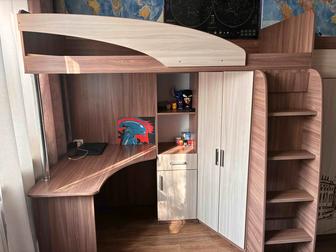 Подростковая кровать (93,5 х 203,5 х 191,5) со столом и шкафом