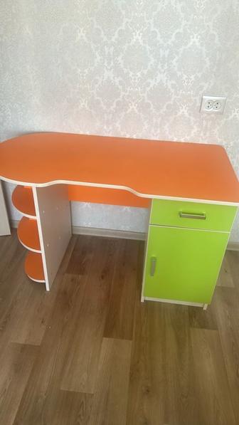 Продаю стол