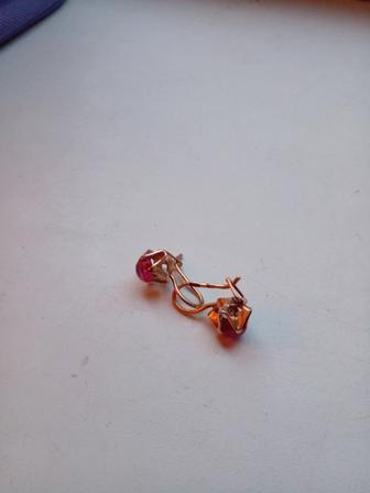 Продам золотые серьги
