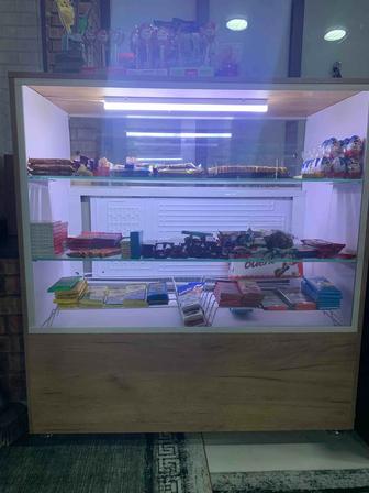 Продам витринный холодильник