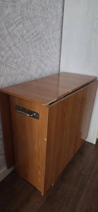 Отдам стол обеденный