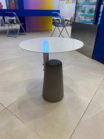 Продаю стол кофейный