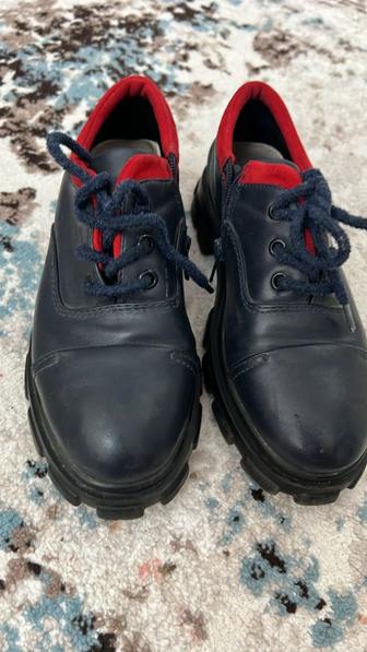 Ботинки на мальчика 34-й размер