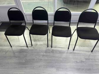 Офисные стулья в хорошем состоянии