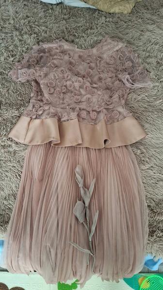 Продам шикарный костюм! Р44 одевала один раз на свадьбу