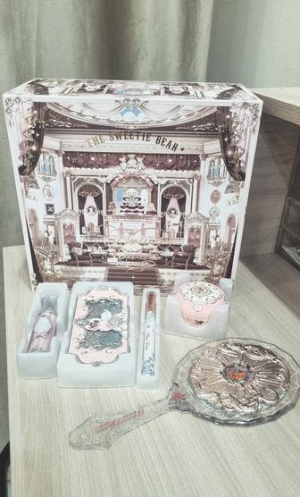 Набор косметики от Flower Knows