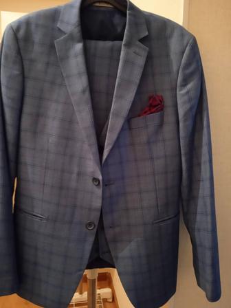 Продам костюм тройка